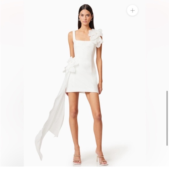 Elliatt Dresses & Skirts - elliatt janelle white 3d oversized floral flower long sash mini dress size XL
